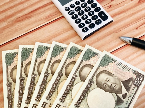 お札と電卓