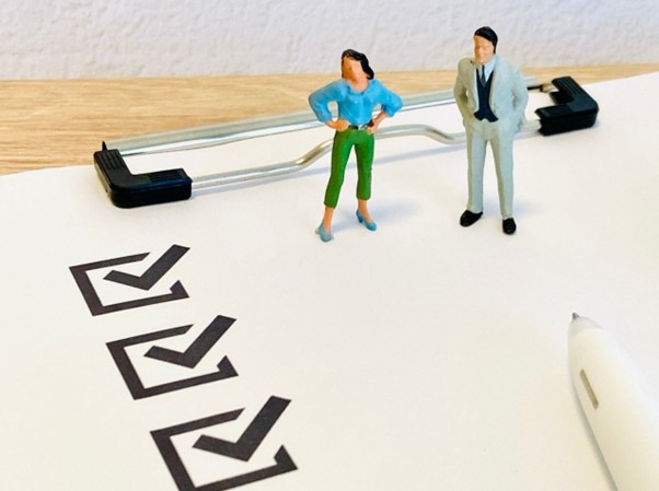 バインダー上の人形