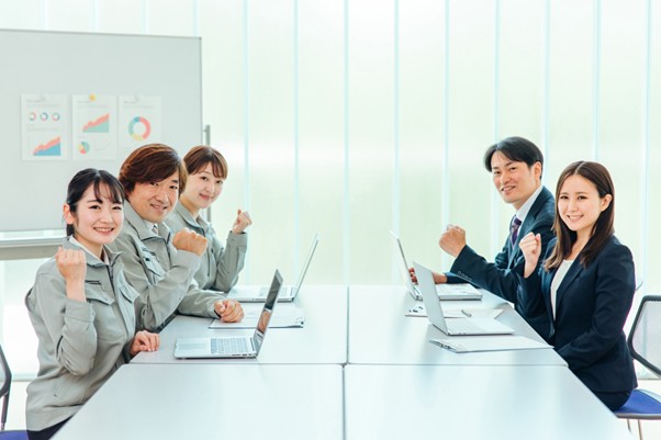 会議をする人たち