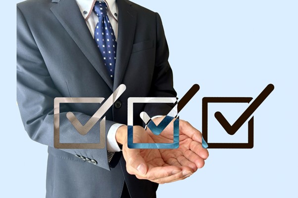 手を差し出すビジネスマン