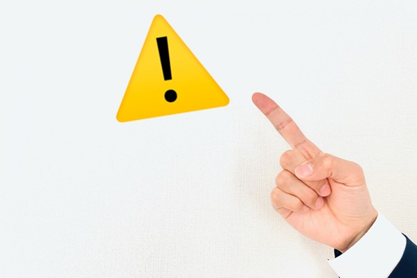 注意点を指す指