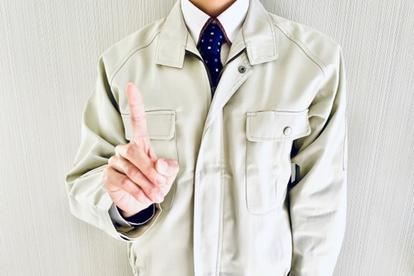 作業服姿の男性