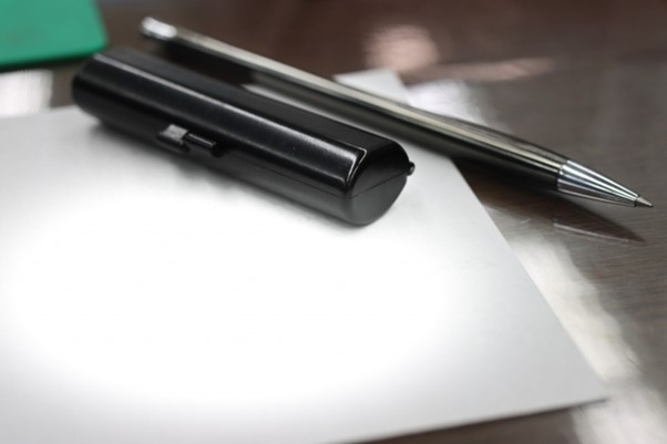 契約書類とペンとハンコ